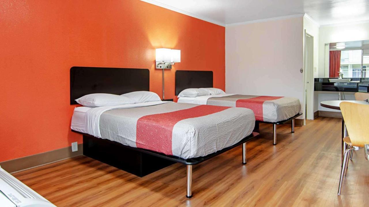 Motel 6-Bay Minette, Al Luaran gambar