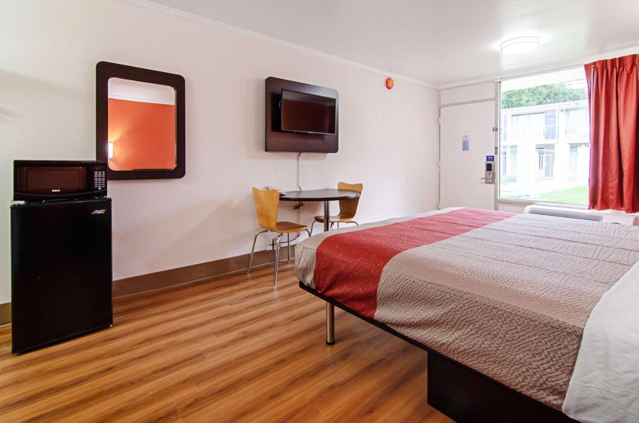 Motel 6-Bay Minette, Al Luaran gambar